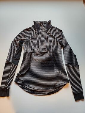 Lululemon Base Runner 1/2 Zip- Paralell Stripe Black/white - Size 8 EUC